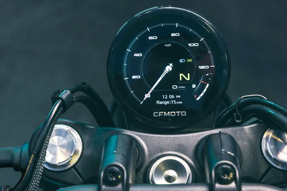CF Moto 450CL-C mở bán tại Việt Nam: Dáng cruiser hầm hố nhưng chạy như Honda Lead, giá chưa đến 170 triệu