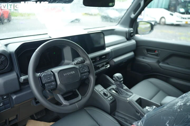 Chi tiết Toyota Land Cruiser FJ giá gần 1,2 tỷ đồng tại Việt Nam Chi tiết Toyota Land Cruiser FJ giá gần 1,2 tỷ đồng tại Việt Nam