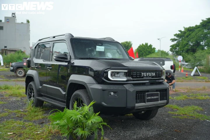 Chi tiết Toyota Land Cruiser FJ giá gần 1,2 tỷ đồng tại Việt Nam Chi tiết Toyota Land Cruiser FJ giá gần 1,2 tỷ đồng tại Việt Nam