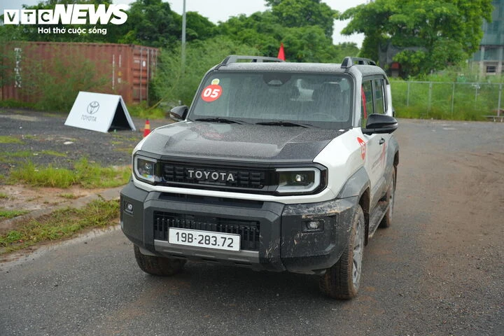 Chi tiết Toyota Land Cruiser FJ giá gần 1,2 tỷ đồng tại Việt Nam Chi tiết Toyota Land Cruiser FJ giá gần 1,2 tỷ đồng tại Việt Nam