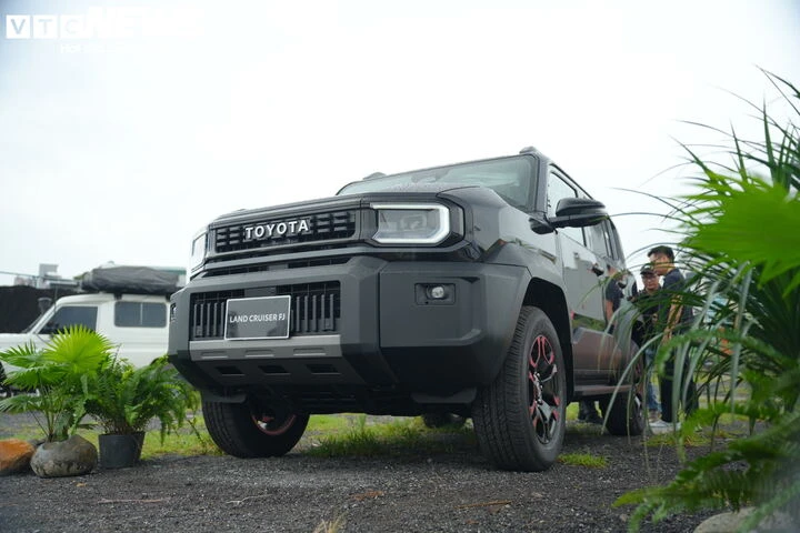 Chi tiết Toyota Land Cruiser FJ giá gần 1,2 tỷ đồng tại Việt Nam Chi tiết Toyota Land Cruiser FJ giá gần 1,2 tỷ đồng tại Việt Nam