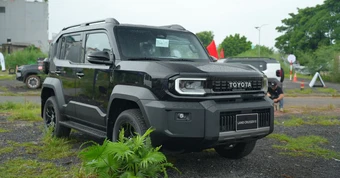 Chi tiết Toyota Land Cruiser FJ giá gần 1,2 tỷ đồng tại Việt Nam