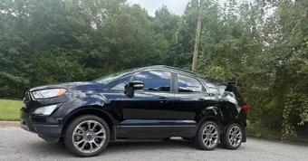 Chiếc Ford EcoSport 'dị hợm' với 6 bánh xe đang được bán đấu giá siêu rẻ