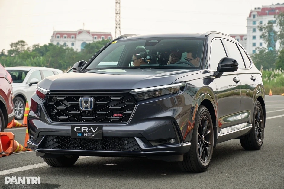 Chiếc Honda CR-V hybrid 2025 rao bán 699 triệu đồng, nhiều người "lắc đầu"
