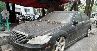 Chiếc Mercedes S63 bị ‘bỏ rơi’ 10 năm trên vỉa hè Hà Nội có giá bao nhiêu?