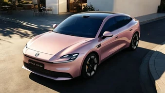 Chiếc ô tô không đổ xăng này chạy được 650 km mà chỉ có giá bằng 4 xe máy Honda SH
