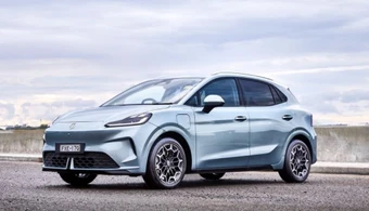 Chiếc ô tô không tốn xăng này vừa giảm giá gần 200 triệu đồng