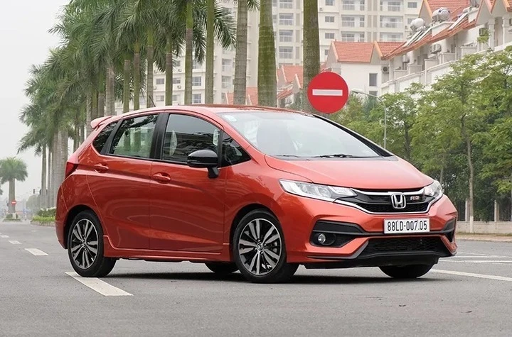 Chọn mua xe ô tô cũ trong tầm ngân sách 400 triệu đồng Chọn mua xe ô tô cũ trong tầm ngân sách 400 triệu đồng