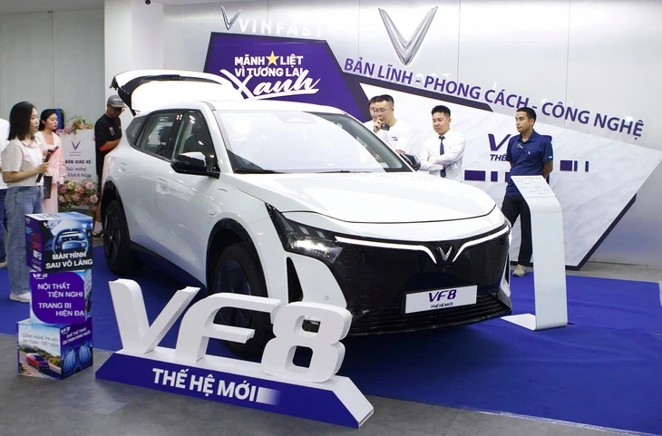 Chủ VinFast VF 8 đời đầu đánh giá VF 8 mới: 'Hãng khác cùng tầm tiền tỉ mà nhiều thứ không bằng' Chủ VinFast VF 8 đời đầu đánh giá VF 8 mới: 'Hãng khác cùng tầm tiền tỉ mà nhiều thứ không bằng'