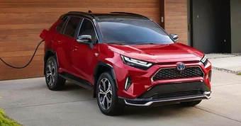 Chủ xe hybrid sạc điện bị chỉ trích 'không sạch' vì lười cắm điện, Toyota cho thấy điều ngược lại