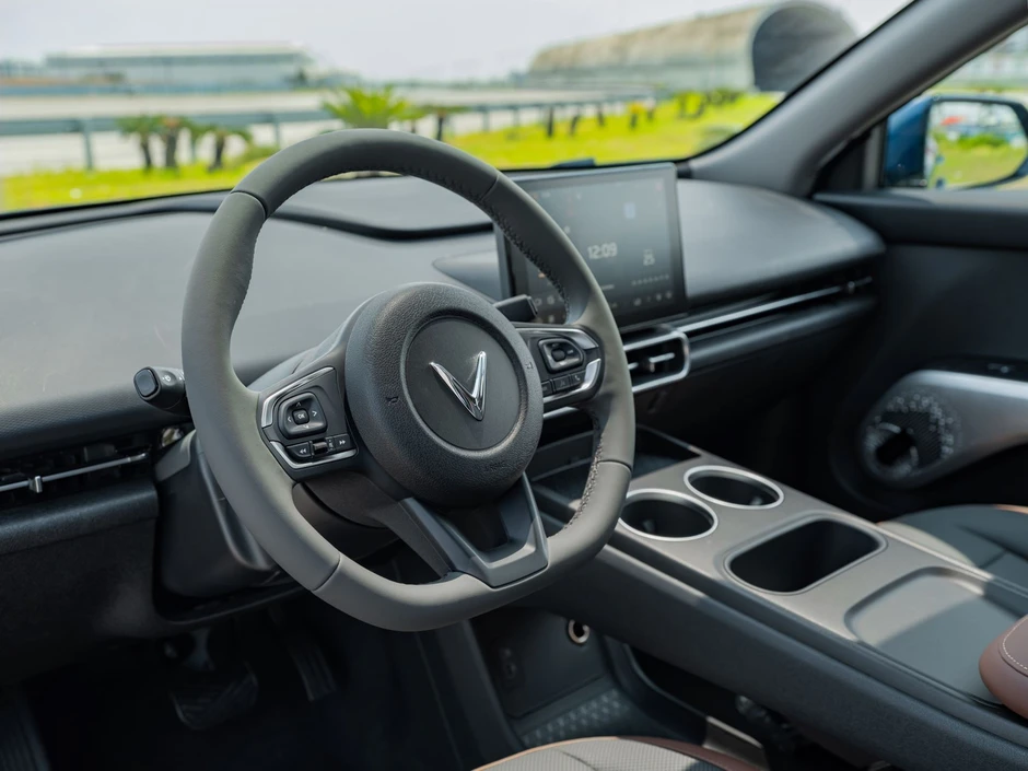 Chủ xe VinFast VF MPV 7: 'Đi đủ 7 người vẫn thoải mái, nuôi xe nhẹ hơn tưởng tượng' Chủ xe VinFast VF MPV 7: 'Đi đủ 7 người vẫn thoải mái, nuôi xe nhẹ hơn tưởng tượng'