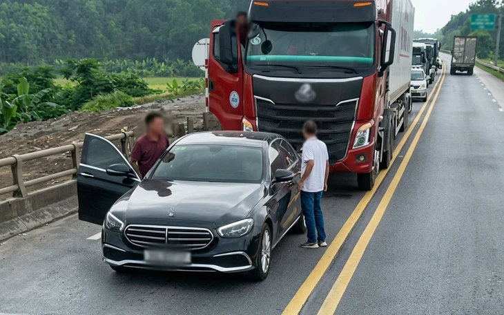 Cục CSGT cảnh báo việc phơi thóc lúa trên đường sau vụ tai nạn làm 2 người chết
