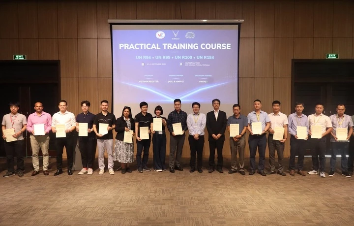 Cục Đăng kiểm Việt Nam phối hợp VinFast đào tạo nâng cao năng lực kiểm thử ô tô Cục Đăng kiểm Việt Nam phối hợp VinFast đào tạo nâng cao năng lực kiểm thử ô tô