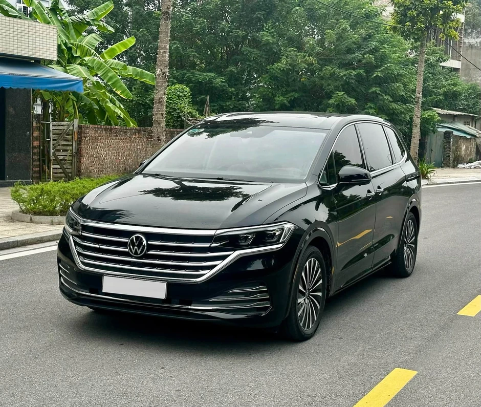 Cùng tầm giá 1,6 tỷ nhưng mua chiếc Volkswagen Viloran này có nhiều trang bị hơn hẳn Carnival, tiết kiệm khoảng 600 triệu so với xe mới Cùng tầm giá 1,6 tỷ nhưng mua chiếc Volkswagen Viloran này có nhiều trang bị hơn hẳn Carnival, tiết kiệm khoảng 600 triệu so với xe mới