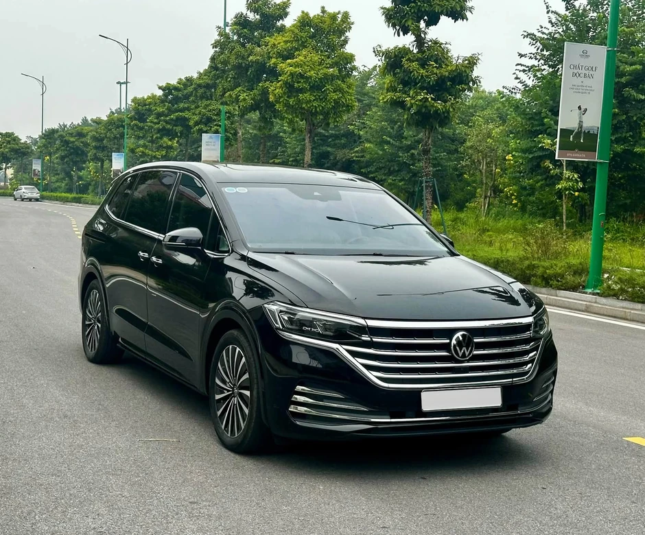 Cùng tầm giá 1,6 tỷ nhưng mua chiếc Volkswagen Viloran này có nhiều trang bị hơn hẳn Carnival, tiết kiệm khoảng 600 triệu so với xe mới Cùng tầm giá 1,6 tỷ nhưng mua chiếc Volkswagen Viloran này có nhiều trang bị hơn hẳn Carnival, tiết kiệm khoảng 600 triệu so với xe mới