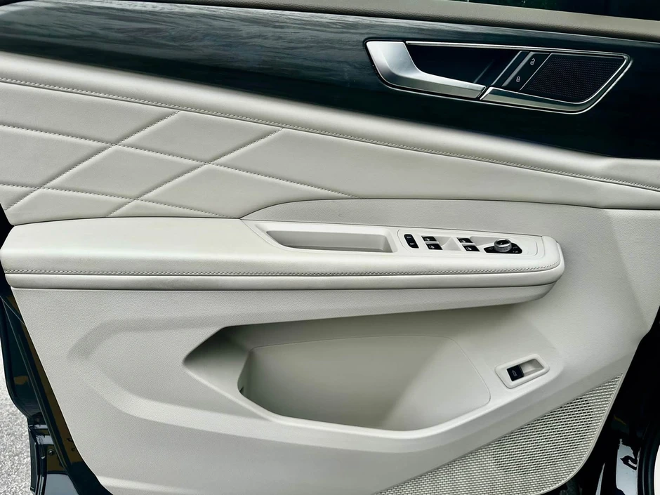 Cùng tầm giá 1,6 tỷ nhưng mua chiếc Volkswagen Viloran này có nhiều trang bị hơn hẳn Carnival, tiết kiệm khoảng 600 triệu so với xe mới Cùng tầm giá 1,6 tỷ nhưng mua chiếc Volkswagen Viloran này có nhiều trang bị hơn hẳn Carnival, tiết kiệm khoảng 600 triệu so với xe mới