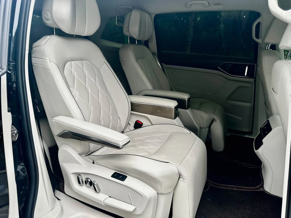Cùng tầm giá 1,6 tỷ nhưng mua chiếc Volkswagen Viloran này có nhiều trang bị hơn hẳn Carnival, tiết kiệm khoảng 600 triệu so với xe mới Cùng tầm giá 1,6 tỷ nhưng mua chiếc Volkswagen Viloran này có nhiều trang bị hơn hẳn Carnival, tiết kiệm khoảng 600 triệu so với xe mới
