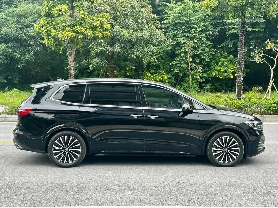 Cùng tầm giá 1,6 tỷ nhưng mua chiếc Volkswagen Viloran này có nhiều trang bị hơn hẳn Carnival, tiết kiệm khoảng 600 triệu so với xe mới Cùng tầm giá 1,6 tỷ nhưng mua chiếc Volkswagen Viloran này có nhiều trang bị hơn hẳn Carnival, tiết kiệm khoảng 600 triệu so với xe mới