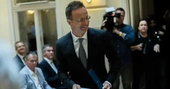 Cựu Bộ trưởng Ngoại giao Hungary bỏ ghế nghị sĩ để đầu quân cho BYD