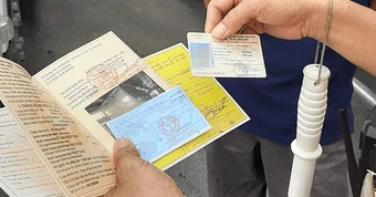 Đã làm hợp đồng, giao giấy tờ xe cho người mua, 5 năm sau kiểm tra VNeTraffic phát hiện xe vẫn đứng tên mình: Cơ quan CSGT nói gì?