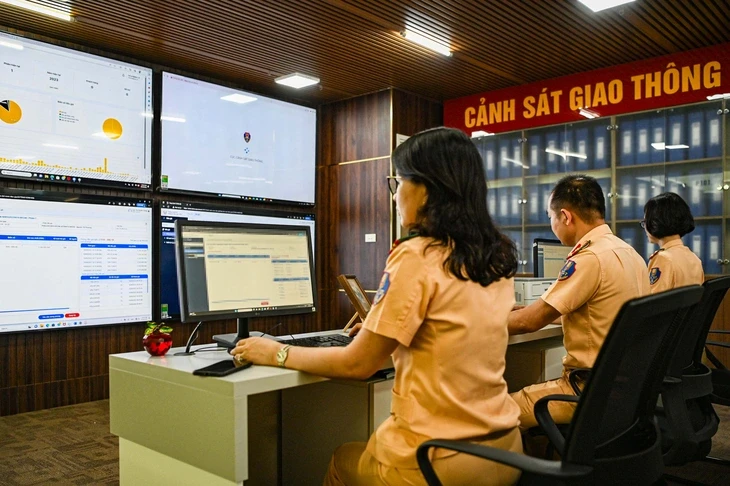 Đã thu khoảng 11.400 tỉ đồng từ đấu giá biển số xe, loạt biển ngũ quý lại sắp lên sàn Đã thu khoảng 11.400 tỉ đồng từ đấu giá biển số xe, loạt biển ngũ quý lại sắp lên sàn