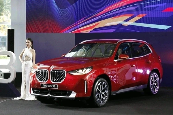 Đại lý xả kho BMW X3 đời cũ, mức giảm ngang tiền mua xe hạng A Đại lý xả kho BMW X3 đời cũ, mức giảm ngang tiền mua xe hạng A