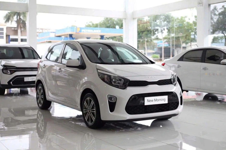Đại lý “xả” Kia Morning số sàn, giá thực tế dễ tiếp cận ngang xe điện mini Đại lý “xả” Kia Morning số sàn, giá thực tế dễ tiếp cận ngang xe điện mini