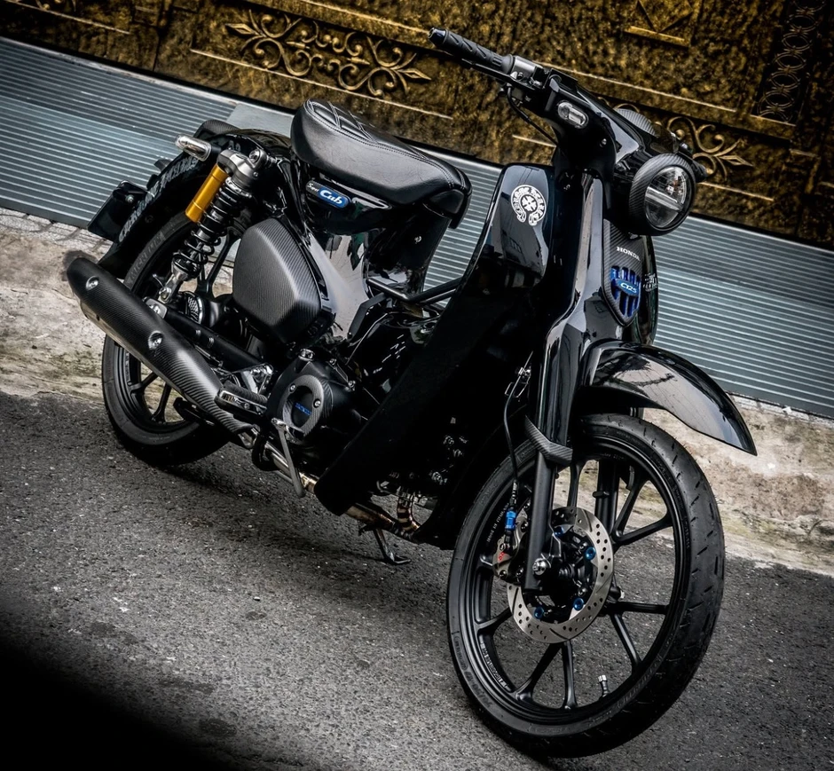 Dân chơi Gia Lai chi 120 triệu độ Honda Cub 125 thành bản đen tuyền huyền bí Dân chơi Gia Lai chi 120 triệu độ Honda Cub 125 thành bản đen tuyền huyền bí
