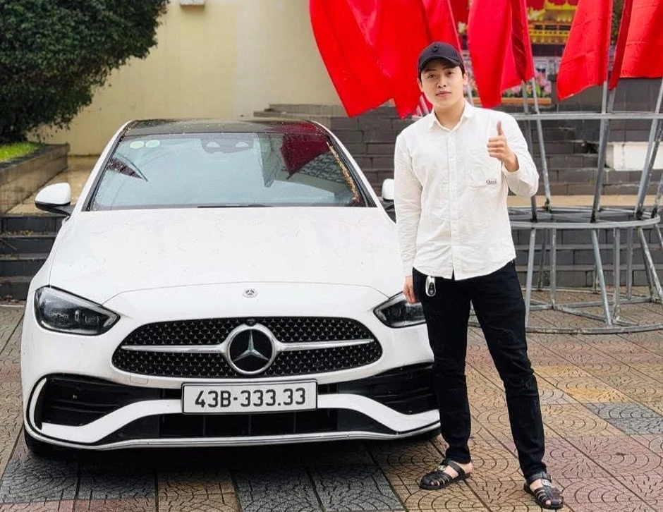 Dân chơi Huế chi gần 1 tỷ đấu giá biển ngũ quý 3, gắn lên Mercedes C300 AMG Dân chơi Huế chi gần 1 tỷ đấu giá biển ngũ quý 3, gắn lên Mercedes C300 AMG