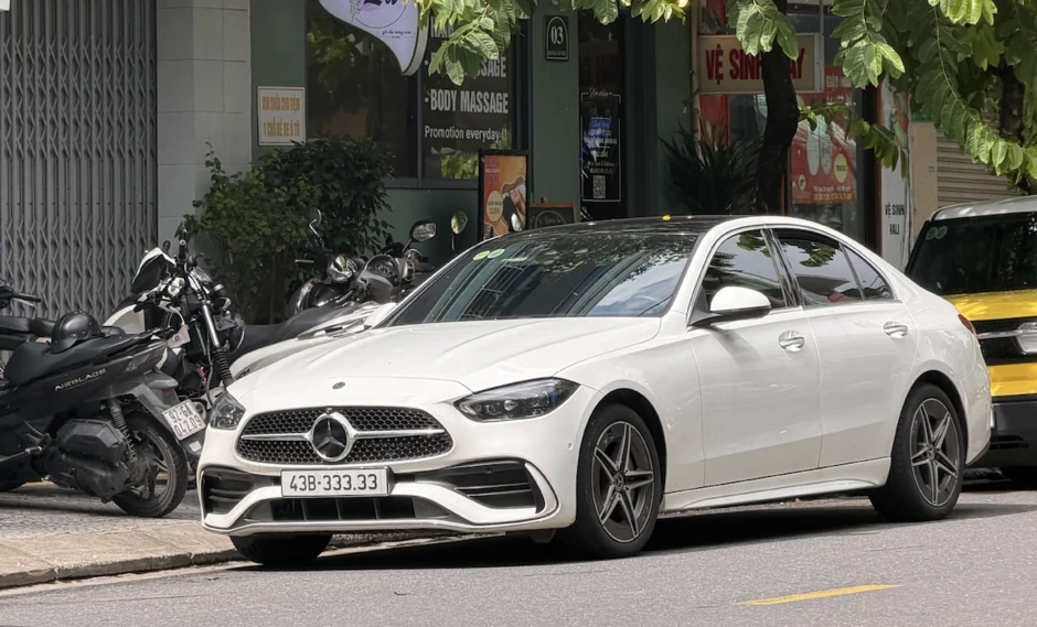 Dân chơi Huế chi gần 1 tỷ đấu giá biển ngũ quý 3, gắn lên Mercedes C300 AMG Dân chơi Huế chi gần 1 tỷ đấu giá biển ngũ quý 3, gắn lên Mercedes C300 AMG