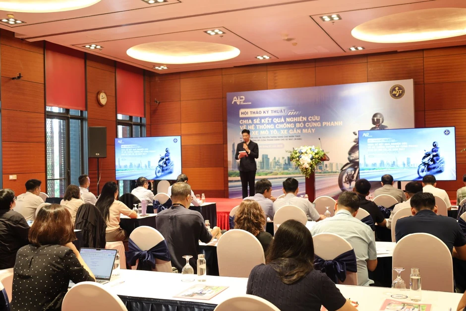 Đặt ABS đúng vai trò trong an toàn của xe máy Đặt ABS đúng vai trò trong an toàn của xe máy