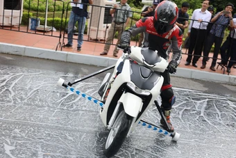 Đặt ABS đúng vai trò trong an toàn của xe máy
