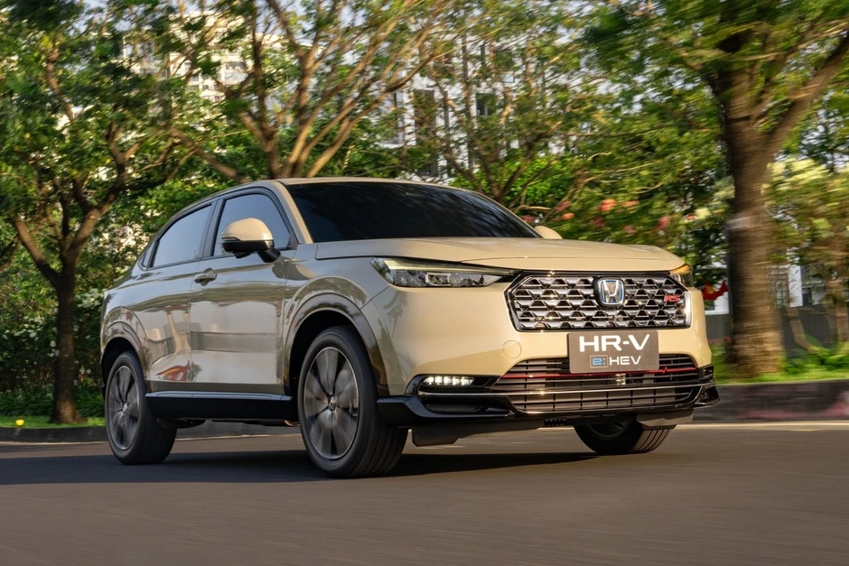 Đèn tín hiệu 'nhảy múa' giữa ngã tư ở Đà Nẵng khiến xe Audi suýt gây tai nạn Đèn tín hiệu 'nhảy múa' giữa ngã tư ở Đà Nẵng khiến xe Audi suýt gây tai nạn