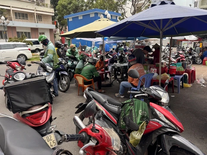 Đi một chuyến xe công nghệ, người dùng phải trả bao nhiêu loại phí? Đi một chuyến xe công nghệ, người dùng phải trả bao nhiêu loại phí?