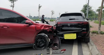 Đỗ lề đường, Mercedes-Benz EQS bị VinFast Limo Green đâm mạnh, tiền sửa đắt đỏ