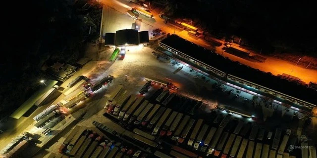 Đoàn xe tải Trung Quốc không người lái, từng liên tục di chuyển vào ban đêm sang Việt Nam đặc biệt thế nào? Đoàn xe tải Trung Quốc không người lái, từng liên tục di chuyển vào ban đêm sang Việt Nam đặc biệt thế nào?