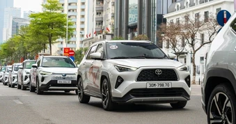 Doanh số Toyota tăng gấp đôi, Yaris Cross dẫn đầu mảng xe động cơ đốt trong