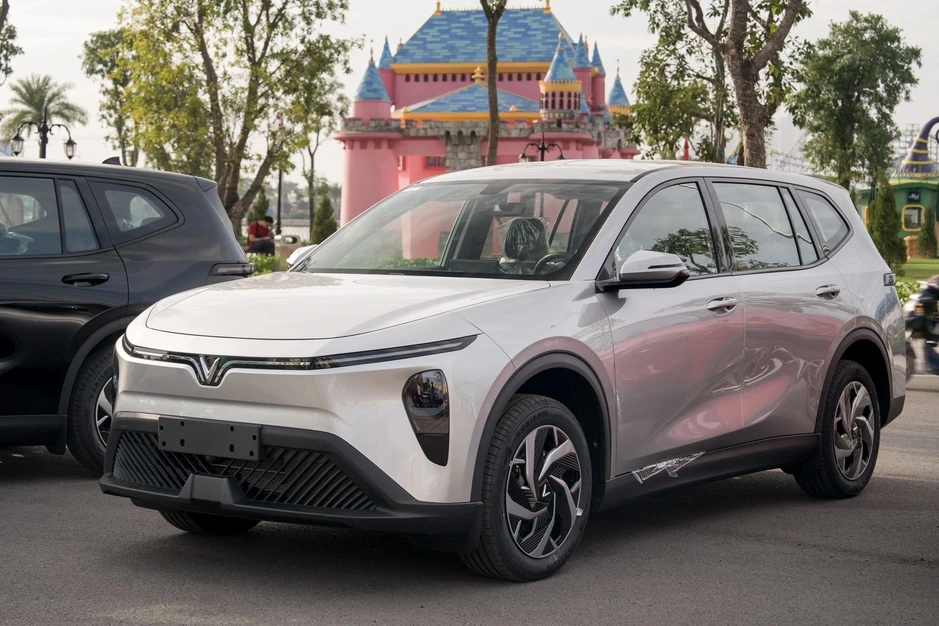 Đối thủ của Innova Cross giảm giá kỷ lục tại đại lý, rẻ hơn SUV hạng A Đối thủ của Innova Cross giảm giá kỷ lục tại đại lý, rẻ hơn SUV hạng A