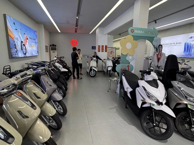 Đua nhau đi xem và mua xe máy điện trong ngày cuối tuần ở TPHCM Đua nhau đi xem và mua xe máy điện trong ngày cuối tuần ở TPHCM