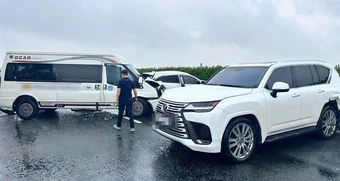 Dừng xe đột ngột trên cao tốc gây tai nạn, tài xế Lexus có thể đối mặt với điều gì?