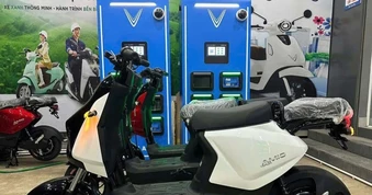 'Em út' Amio của gia đình xe máy điện VinFast: Ngoại hình cá tính, an toàn vượt trội