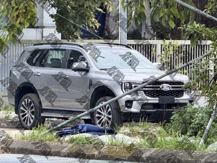 Ford Everest sắp có bản máy xăng ở Việt Nam, đi 100km tiêu thụ 10 lít nhiên liệu