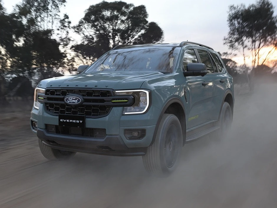 Ford Everest thêm phiên bản mới