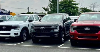 Ford Ranger XLS thêm trang bị giá không đổi, Wildtrak giảm giá đón máy V6