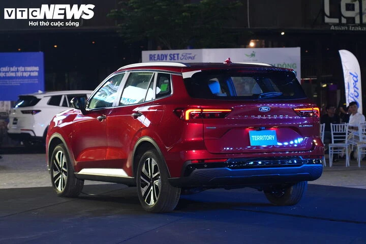 Ford Territory bản cao cấp nhất, giá 916 triệu đồng có gì? Ford Territory bản cao cấp nhất, giá 916 triệu đồng có gì?