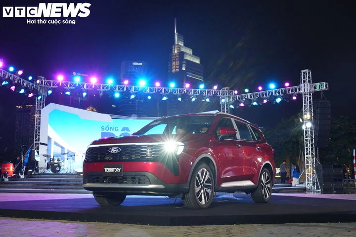 Ford Territory bản cao cấp nhất, giá 916 triệu đồng có gì? Ford Territory bản cao cấp nhất, giá 916 triệu đồng có gì?