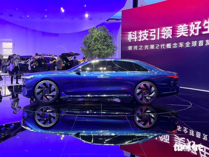 Geely hé mở xe cận sang: Ánh sáng thay đổi theo nền trời, điều hòa theo mùa Geely hé mở xe cận sang: Ánh sáng thay đổi theo nền trời, điều hòa theo mùa