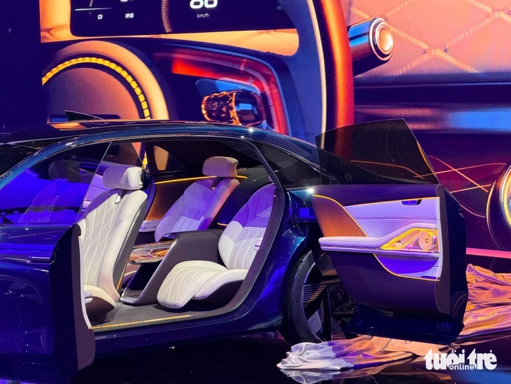 Geely hé mở xe cận sang: Ánh sáng thay đổi theo nền trời, điều hòa theo mùa Geely hé mở xe cận sang: Ánh sáng thay đổi theo nền trời, điều hòa theo mùa