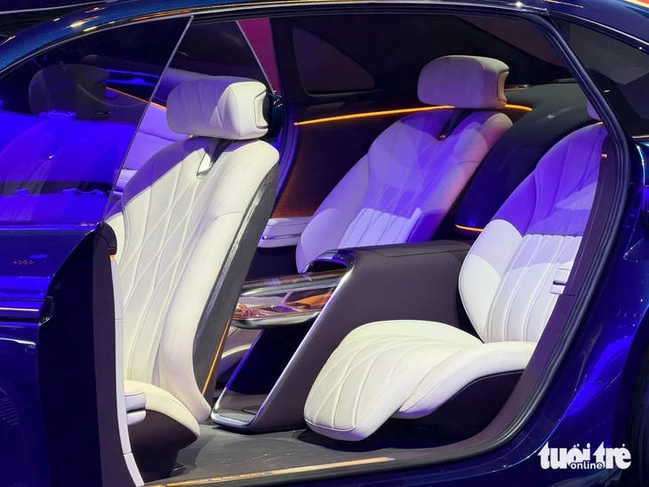 Geely hé mở xe cận sang: Ánh sáng thay đổi theo nền trời, điều hòa theo mùa Geely hé mở xe cận sang: Ánh sáng thay đổi theo nền trời, điều hòa theo mùa