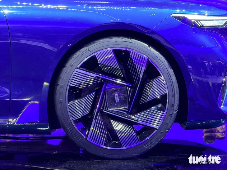 Geely hé mở xe cận sang: Ánh sáng thay đổi theo nền trời, điều hòa theo mùa Geely hé mở xe cận sang: Ánh sáng thay đổi theo nền trời, điều hòa theo mùa